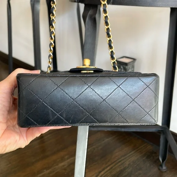 🥂🌟HOST PICK🥂🌟Absolutely Stunning Vintage Lambskin Chanel Crossbody Bag - Picture 7 of 15
